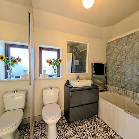 Fiona's Perfect Retreat بيت للعطل *