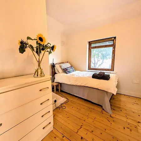 Fiona's Perfect Retreat بيت للعطل *